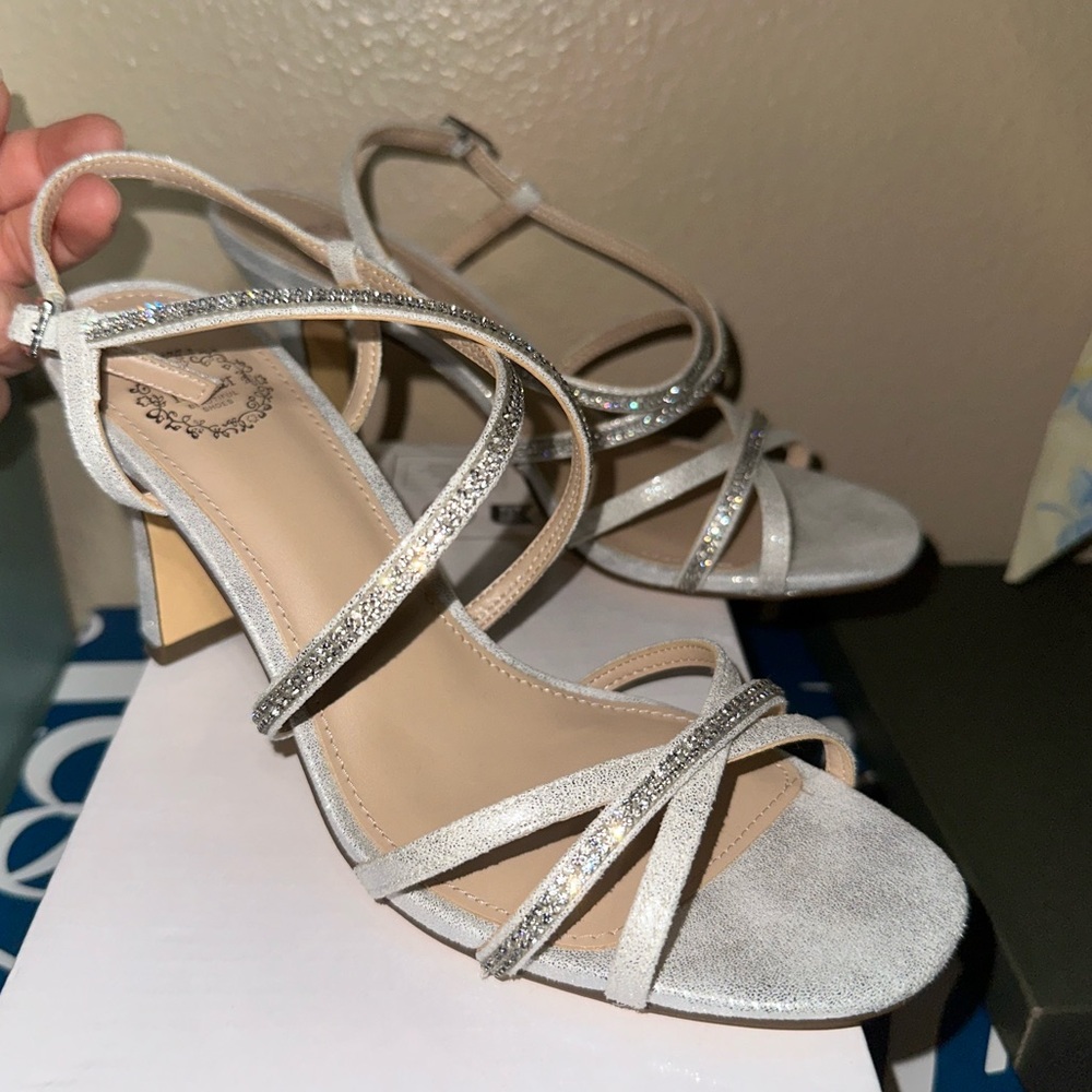 L.Miller Silver Glitter Strappy Block Heel Sandals size 8